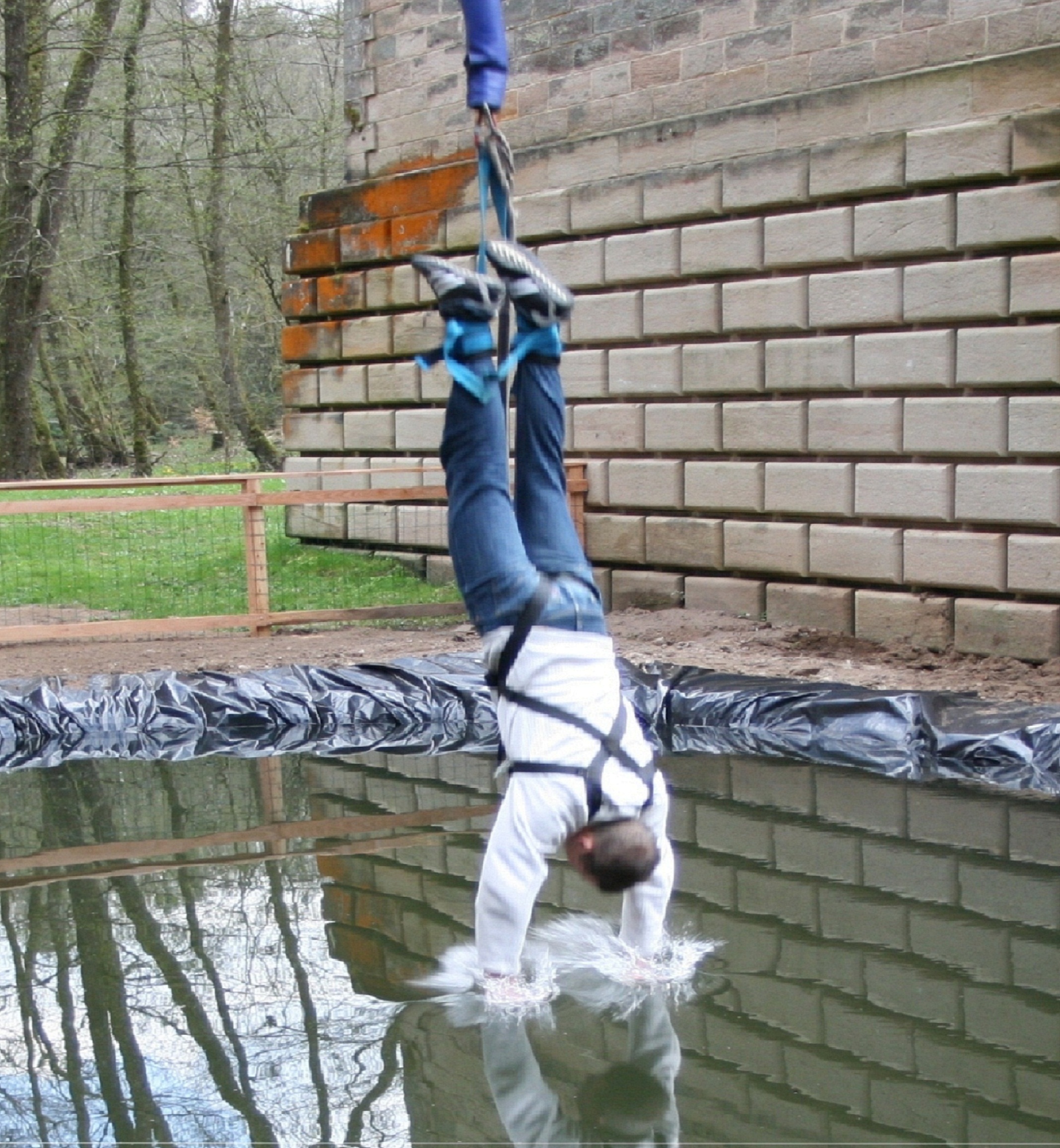 Saut a l elastique Ile de France (Paris.