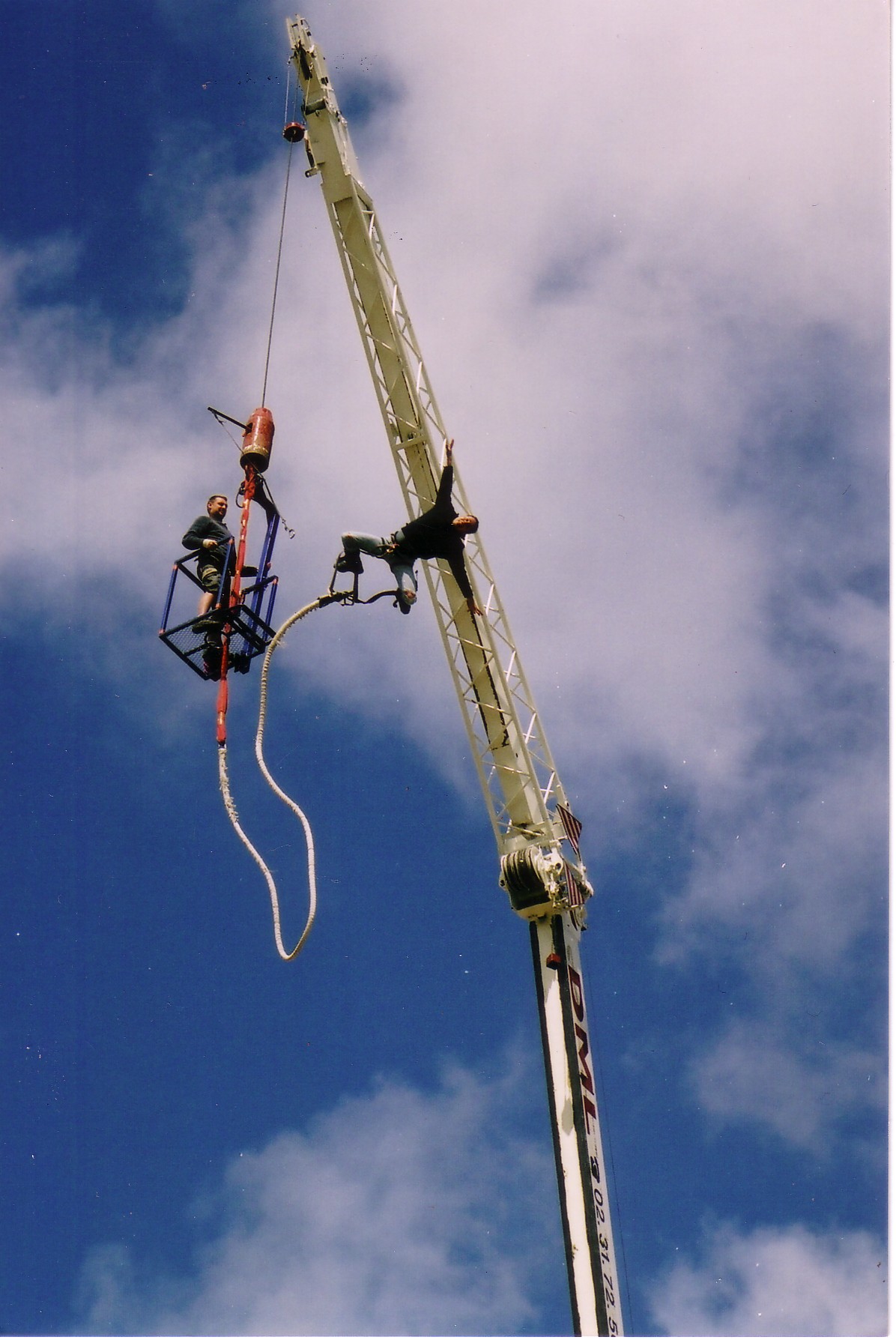 Saut à l'élastique de grue en Seine et Marne.